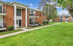 448 Fox Hills Drive N, Bloomfield Hills, MI 48304