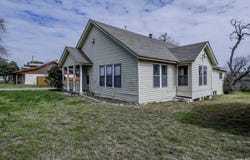 711 S 7TH ST, Kenedy, TX 78119-3049