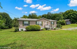 2764 Roberts Rd, Kodak, TN 37764