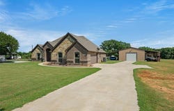 2255 J E Woody Road, Springtown, TX 76082