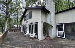 825 N Hillview Place, Lords Valley, PA 18428