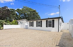 11 Charles Boulevard, Beach Haven West, NJ 08050