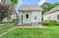 920 Grove Ave, Racine, WI 53405