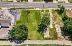 1733 S Broadway, Wichita, KS 67211