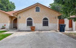 2218 Royal Park Dr, Eagle Pass, TX 78852