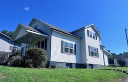 905 NW Queen Ave, Harriman, TN 37748