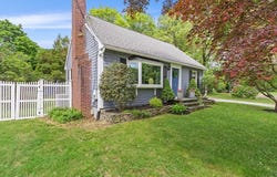 61 Pine Ridge Dr, Franklin, MA 02038