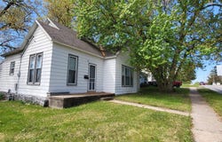 503 W 2nd Avenue, Indianola, IA 50125