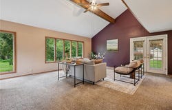 110 Four Seasons Ln, Irwin, PA 15642
