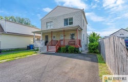 114 Runyon Avenue, Middlesex, NJ 08846