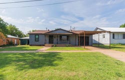 426 E 2nd St, Shamrock, TX 79079