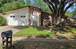 2705 Creekview Drive, Arlington, TX 76016