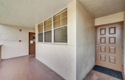 9520 Seagrape Dr, Davie, FL 33324