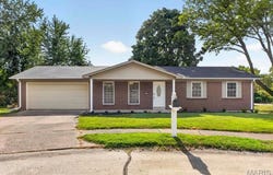 1008 N Duchesne Drive, St Charles, MO 63301