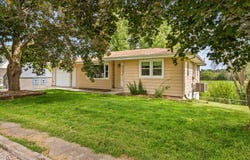 936 OAKLAND Avenue, OAKLAND, IA 51560