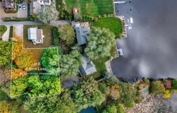 8 Bank Lane, Essex, CT 06426