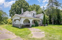 1637 N College Avenue, Newton, NC 28658