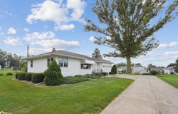 909 1/2 E South Street, Marshalltown, IA 50158