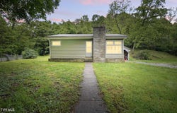 1002 Seven Springs Hollow Road, Castlewood, VA 24224