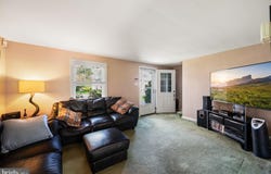 416 PRESTON LANE, HATBORO, PA 19040