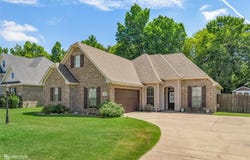 647 Lessie, Stonewall, LA 71078