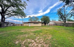 535 N 4th St, Uvalde, TX 78801