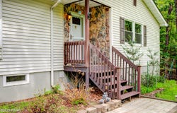 123 Lakeview Drive, Dingmans Ferry, PA 18328