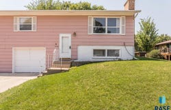 2105 S Marday Ave, Sioux Falls, SD 57103-4415