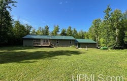 263 Co. Rd. KCH, Marquette, MI 49855