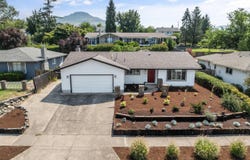 1736 Inverness Drive, Medford, OR 97504