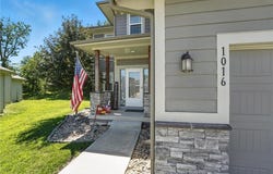 1016 SE Forest Ridge Court, Blue Springs, MO 64014