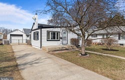 29 E. 4TH STREET, BURLINGTON, NJ 08016