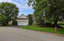 2 Post Oak Ct, Hardyston Twp., NJ 07419-1226