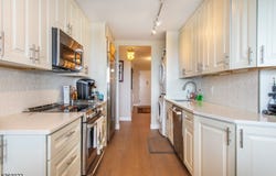 2 Claridge Dr  9NE, Verona Twp., NJ 07044-3025