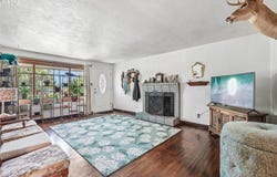 892 D St, Independence, OR 97351
