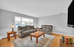 29 Oak Ave, Pequannock Twp., NJ 07440-1517