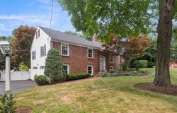 10 Parsonage Ln, Topsfield, MA 01983