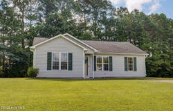 102 Willowbend Drive, Burgaw, NC 28425