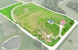 1128 Makee Dr, Waukon, IA 52172