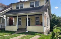 1025 Red Oak Street, Charleston, WV 25302