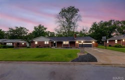 3402 Greenwood Lane, Godfrey, IL 62035