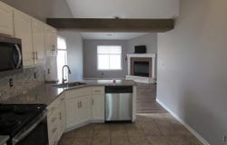 1316 Stone Bridge Dr, Hutchinson, KS 67502