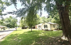 1917 Brooklane Dr., Hattiesburg, MS 39401