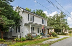 201 WALNUT STREET, BERRYVILLE, VA 22611