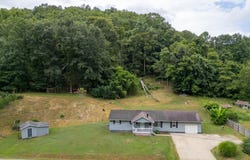 1287 Harvey Creek Road, Hamlin, WV 25523