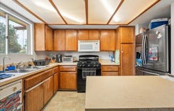 334 Cedar Rd, Vista, CA 92083