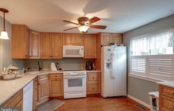 10 E CLOSE DRIVE, MOORESTOWN, NJ 08057