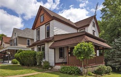 54 First St, Irwin, PA 15642