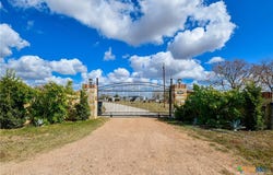 1093 Sunderman Road, Alleyton, TX 78935
