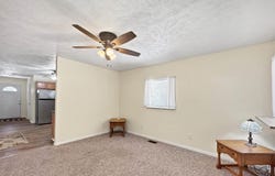 1404 E RICHWOODS Boulevard, Peoria, IL 61603